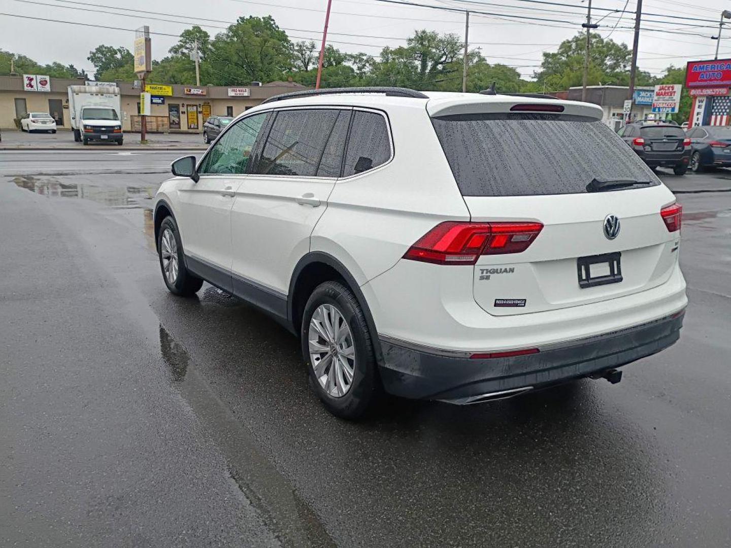 2018 WHITE VOLKSWAGEN TIGUAN SE (3VV2B7AX9JM) with an 2.0L engine, Automatic transmission, located at 2514 Williamson Rd NE, Roanoke, VA, 24012, (540) 265-7770, 37.294636, -79.936249 - NO CREDIT CHECK FINANCING WITH ONLY $3800 DOWN PAYMENT!!!! Check out our website www.needausedvehicle.com for our No Credit Check/ In House Financing options!! No Credit Check Available!!! In House Financing Available!!! All Clean Title Vehicles (no Salvaged or flooded vehicles ever on our lot)! - Photo#3