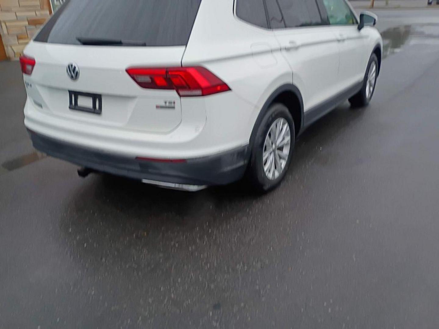 2018 WHITE VOLKSWAGEN TIGUAN SE (3VV2B7AX9JM) with an 2.0L engine, Automatic transmission, located at 2514 Williamson Rd NE, Roanoke, VA, 24012, (540) 265-7770, 37.294636, -79.936249 - NO CREDIT CHECK FINANCING WITH ONLY $3800 DOWN PAYMENT!!!! Check out our website www.needausedvehicle.com for our No Credit Check/ In House Financing options!! No Credit Check Available!!! In House Financing Available!!! All Clean Title Vehicles (no Salvaged or flooded vehicles ever on our lot)! - Photo#4
