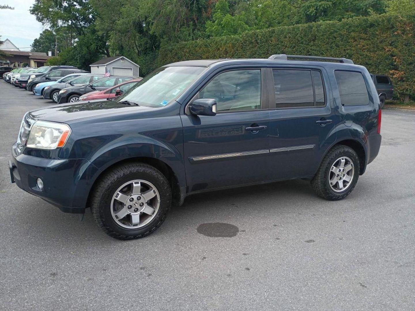 2011 BLUE HONDA PILOT TOURING (5FNYF3H94BB) with an 3.5L engine, Automatic transmission, located at 2514 Williamson Rd NE, Roanoke, VA, 24012, (540) 265-7770, 37.294636, -79.936249 - NO CREDIT CHECK FINANCING WITH ONLY $2700 DOWN PAYMENT!!!! Check out our website www.needausedvehicle.com for our No Credit Check/ In House Financing options!! No Credit Check Available!!! In House Financing Available!!! All Clean Title Vehicles (no Salvaged or flooded vehicles ever on our lot)! - Photo#1