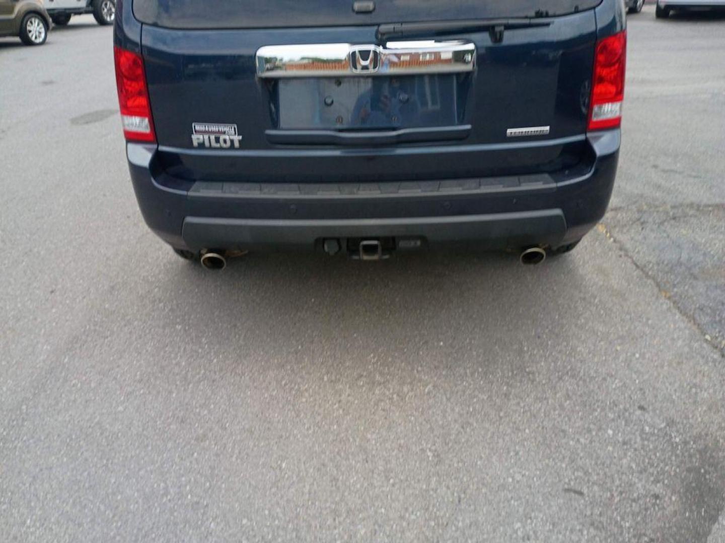 2011 BLUE HONDA PILOT TOURING (5FNYF3H94BB) with an 3.5L engine, Automatic transmission, located at 2514 Williamson Rd NE, Roanoke, VA, 24012, (540) 265-7770, 37.294636, -79.936249 - NO CREDIT CHECK FINANCING WITH ONLY $2700 DOWN PAYMENT!!!! Check out our website www.needausedvehicle.com for our No Credit Check/ In House Financing options!! No Credit Check Available!!! In House Financing Available!!! All Clean Title Vehicles (no Salvaged or flooded vehicles ever on our lot)! - Photo#3