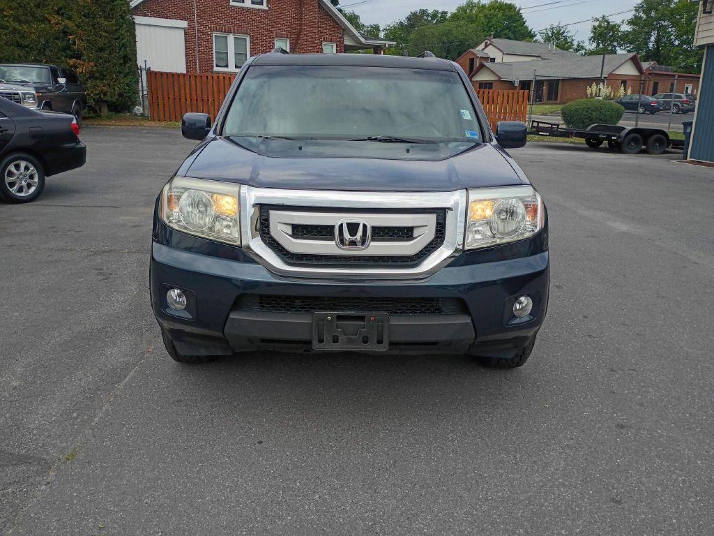 2011 BLUE HONDA PILOT TOURING (5FNYF3H94BB) with an 3.5L engine, Automatic transmission, located at 2514 Williamson Rd NE, Roanoke, VA, 24012, (540) 265-7770, 37.294636, -79.936249 - NO CREDIT CHECK FINANCING WITH ONLY $2700 DOWN PAYMENT!!!! Check out our website www.needausedvehicle.com for our No Credit Check/ In House Financing options!! No Credit Check Available!!! In House Financing Available!!! All Clean Title Vehicles (no Salvaged or flooded vehicles ever on our lot)! - Photo#4