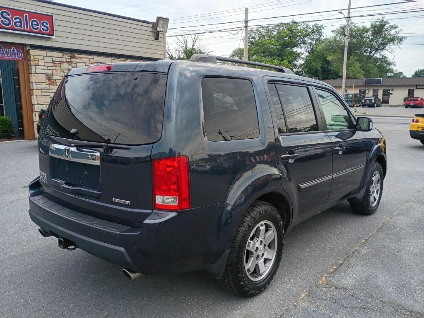 2011 BLUE HONDA PILOT TOURING (5FNYF3H94BB) with an 3.5L engine, Automatic transmission, located at 2514 Williamson Rd NE, Roanoke, VA, 24012, (540) 265-7770, 37.294636, -79.936249 - NO CREDIT CHECK FINANCING WITH ONLY $2700 DOWN PAYMENT!!!! Check out our website www.needausedvehicle.com for our No Credit Check/ In House Financing options!! No Credit Check Available!!! In House Financing Available!!! All Clean Title Vehicles (no Salvaged or flooded vehicles ever on our lot)! - Photo#5