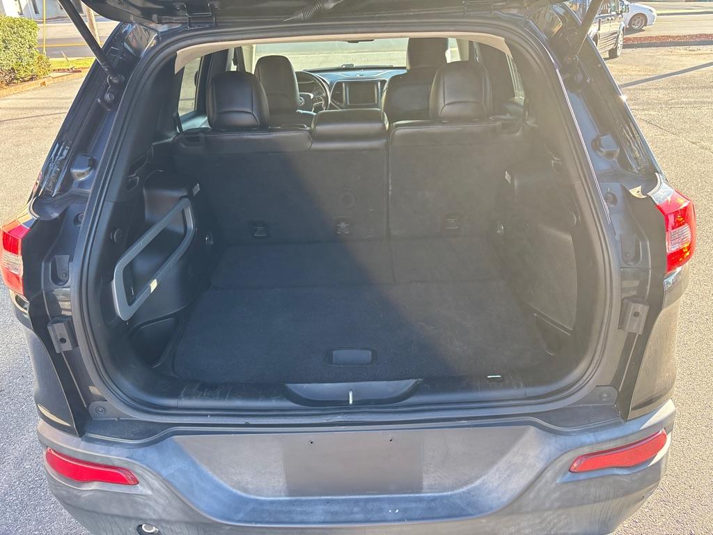 2016 BLACK JEEP CHEROKEE LIMITED (1C4PJMDS3GW) with an 3.2L engine, Automatic transmission, located at 2514 Williamson Rd NE, Roanoke, VA, 24012, (540) 265-7770, 37.294636, -79.936249 - NO CREDIT CHECK FINANCING WITH ONLY $2600 DOWN PAYMENT!!!! Check out our website www.needausedvehicle.com for our No Credit Check/ In House Financing options!! No Credit Check Available!!! In House Financing Available!!! All Clean Title Vehicles (no Salvaged or flooded vehicles ever on our lot)!- Photo#2
