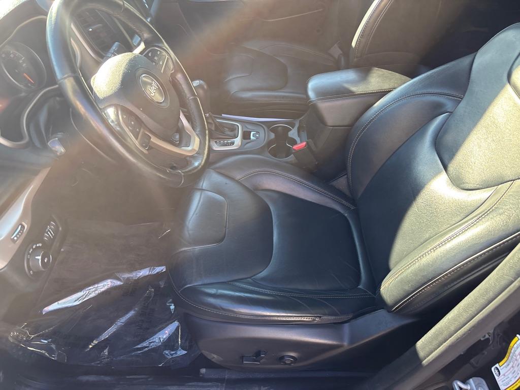 2016 BLACK JEEP CHEROKEE LIMITED (1C4PJMDS3GW) with an 3.2L engine, Automatic transmission, located at 2514 Williamson Rd NE, Roanoke, VA, 24012, (540) 265-7770, 37.294636, -79.936249 - NO CREDIT CHECK FINANCING WITH ONLY $2600 DOWN PAYMENT!!!! Check out our website www.needausedvehicle.com for our No Credit Check/ In House Financing options!! No Credit Check Available!!! In House Financing Available!!! All Clean Title Vehicles (no Salvaged or flooded vehicles ever on our lot)!- Photo#6