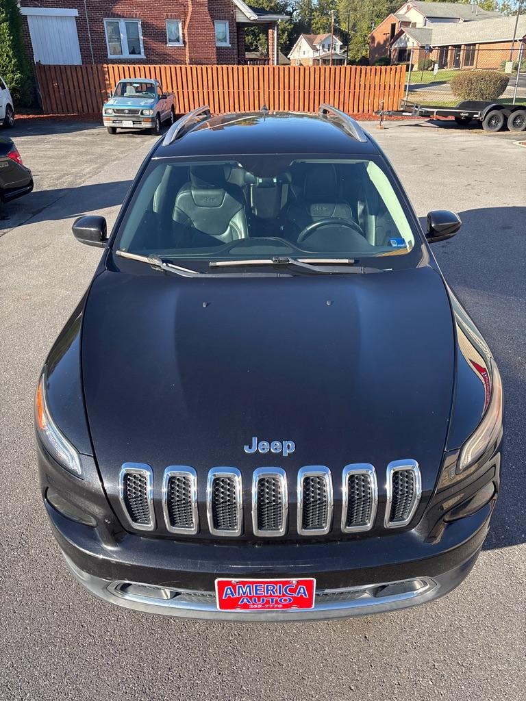 2016 BLACK JEEP CHEROKEE LIMITED (1C4PJMDS3GW) with an 3.2L engine, Automatic transmission, located at 2514 Williamson Rd NE, Roanoke, VA, 24012, (540) 265-7770, 37.294636, -79.936249 - NO CREDIT CHECK FINANCING WITH ONLY $2600 DOWN PAYMENT!!!! Check out our website www.needausedvehicle.com for our No Credit Check/ In House Financing options!! No Credit Check Available!!! In House Financing Available!!! All Clean Title Vehicles (no Salvaged or flooded vehicles ever on our lot)!- Photo#10