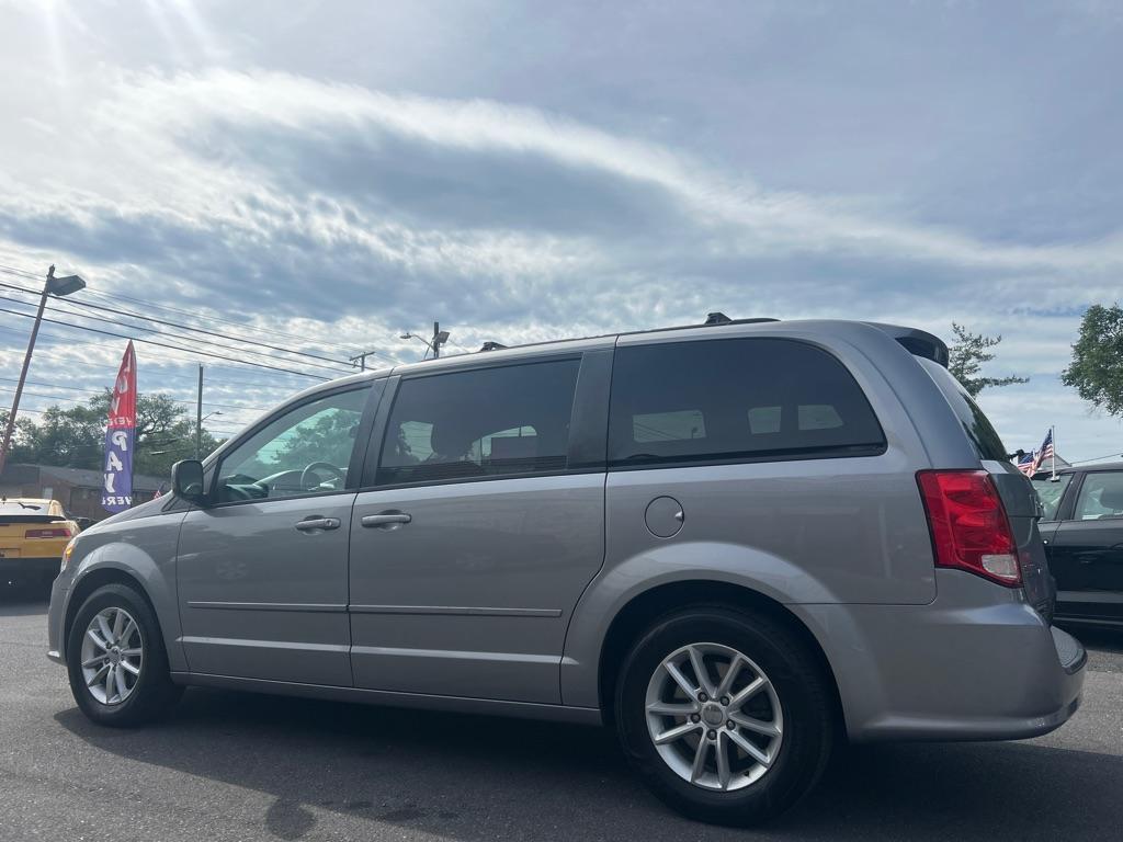 2016 SILVER DODGE GRAND CARAVAN SXT (2C4RDGCG8GR) with an 3.6L engine, Automatic transmission, located at 2514 Williamson Rd NE, Roanoke, VA, 24012, (540) 265-7770, 37.294636, -79.936249 - NO CREDIT CHECK FINANCING WITH ONLY $2800 DOWN PAYMENT!!!! Check out our website www.needausedvehicle.com for our No Credit Check/ In House Financing options!! No Credit Check Available!!! In House Financing Available!!! All Clean Title Vehicles (no Salvaged or flooded vehicles ever on our lot)! - Photo#2