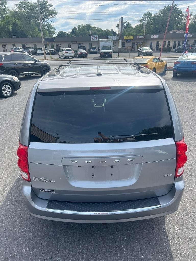 2016 SILVER DODGE GRAND CARAVAN SXT (2C4RDGCG8GR) with an 3.6L engine, Automatic transmission, located at 2514 Williamson Rd NE, Roanoke, VA, 24012, (540) 265-7770, 37.294636, -79.936249 - NO CREDIT CHECK FINANCING WITH ONLY $2800 DOWN PAYMENT!!!! Check out our website www.needausedvehicle.com for our No Credit Check/ In House Financing options!! No Credit Check Available!!! In House Financing Available!!! All Clean Title Vehicles (no Salvaged or flooded vehicles ever on our lot)! - Photo#3
