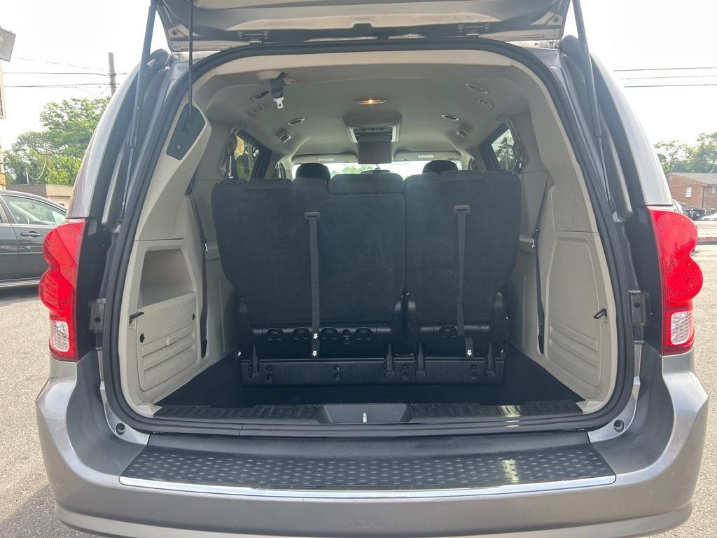 2016 SILVER DODGE GRAND CARAVAN SXT (2C4RDGCG8GR) with an 3.6L engine, Automatic transmission, located at 2514 Williamson Rd NE, Roanoke, VA, 24012, (540) 265-7770, 37.294636, -79.936249 - NO CREDIT CHECK FINANCING WITH ONLY $2800 DOWN PAYMENT!!!! Check out our website www.needausedvehicle.com for our No Credit Check/ In House Financing options!! No Credit Check Available!!! In House Financing Available!!! All Clean Title Vehicles (no Salvaged or flooded vehicles ever on our lot)! - Photo#4