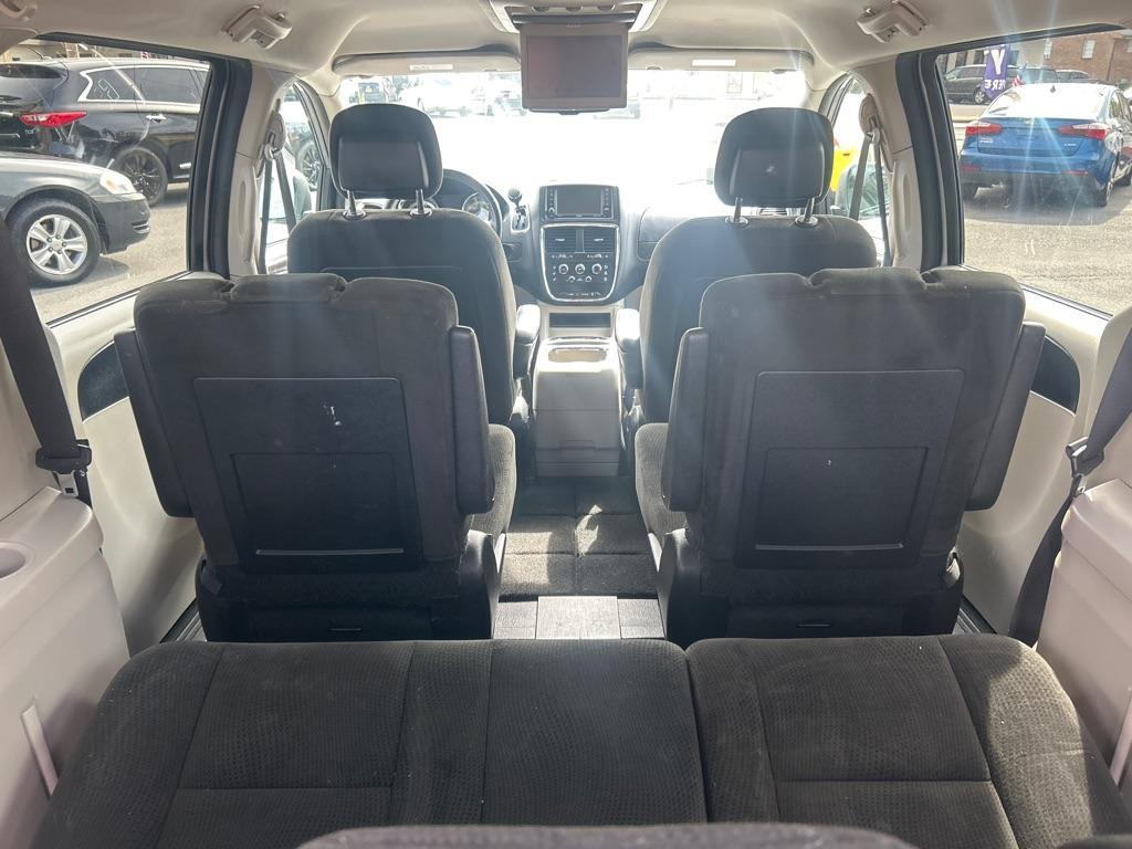 2016 SILVER DODGE GRAND CARAVAN SXT (2C4RDGCG8GR) with an 3.6L engine, Automatic transmission, located at 2514 Williamson Rd NE, Roanoke, VA, 24012, (540) 265-7770, 37.294636, -79.936249 - NO CREDIT CHECK FINANCING WITH ONLY $2800 DOWN PAYMENT!!!! Check out our website www.needausedvehicle.com for our No Credit Check/ In House Financing options!! No Credit Check Available!!! In House Financing Available!!! All Clean Title Vehicles (no Salvaged or flooded vehicles ever on our lot)! - Photo#5