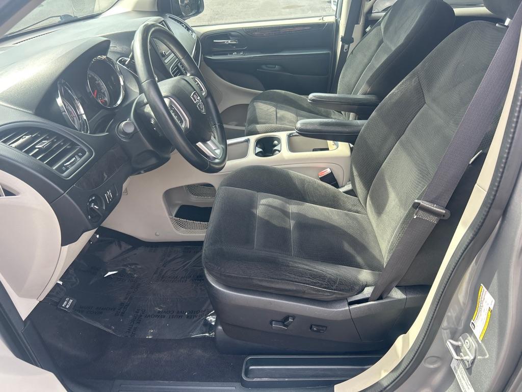 2016 SILVER DODGE GRAND CARAVAN SXT (2C4RDGCG8GR) with an 3.6L engine, Automatic transmission, located at 2514 Williamson Rd NE, Roanoke, VA, 24012, (540) 265-7770, 37.294636, -79.936249 - NO CREDIT CHECK FINANCING WITH ONLY $2800 DOWN PAYMENT!!!! Check out our website www.needausedvehicle.com for our No Credit Check/ In House Financing options!! No Credit Check Available!!! In House Financing Available!!! All Clean Title Vehicles (no Salvaged or flooded vehicles ever on our lot)! - Photo#9