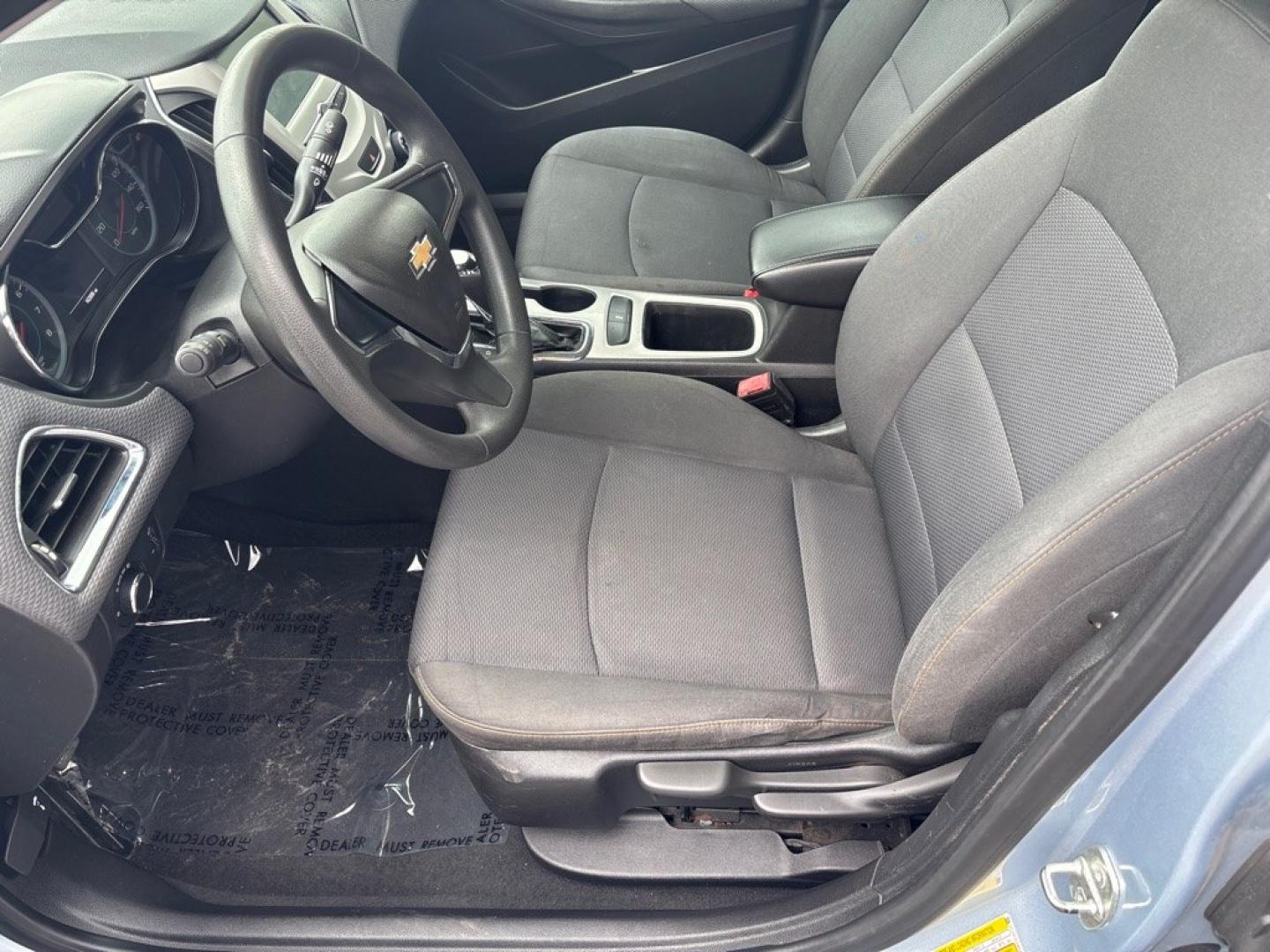 2018 BLUE CHEVROLET CRUZE LS (1G1BC5SM5J7) with an 1.4L engine, Automatic transmission, located at 2514 Williamson Rd NE, Roanoke, VA, 24012, (540) 265-7770, 37.294636, -79.936249 - NO CREDIT CHECK FINANCING WITH ONLY $2400 DOWN PAYMENT!!!! Check out our website www.needausedvehicle.com for our No Credit Check/ In House Financing options!! No Credit Check Available!!! In House Financing Available!!! All Clean Title Vehicles (no Salvaged or flooded vehicles ever on our lot)!- Photo#6
