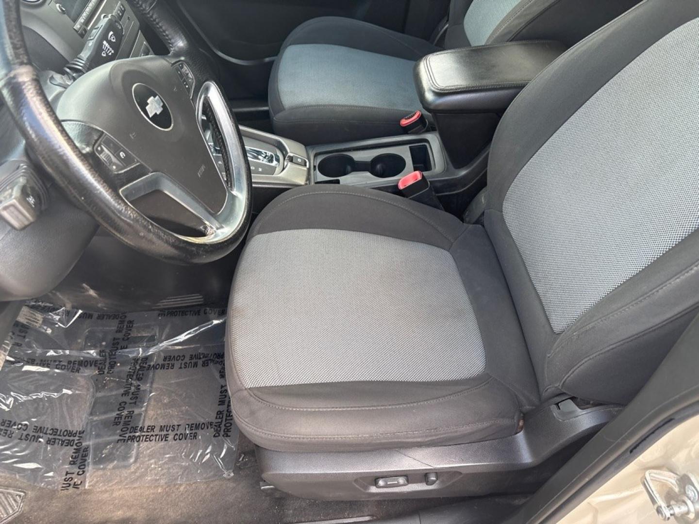 2014 GOLD CHEVROLET CAPTIVA LS (3GNAL2EK3ES) with an 2.4L engine, Automatic transmission, located at 2514 Williamson Rd NE, Roanoke, VA, 24012, (540) 265-7770, 37.294636, -79.936249 - NO CREDIT CHECK FINANCING WITH ONLY $1800 DOWN PAYMENT!!!! Check out our website www.needausedvehicle.com for our No Credit Check/ In House Financing options!! No Credit Check Available!!! In House Financing Available!!! All Clean Title Vehicles (no Salvaged or flooded vehicles ever on our lot)!- Photo#6