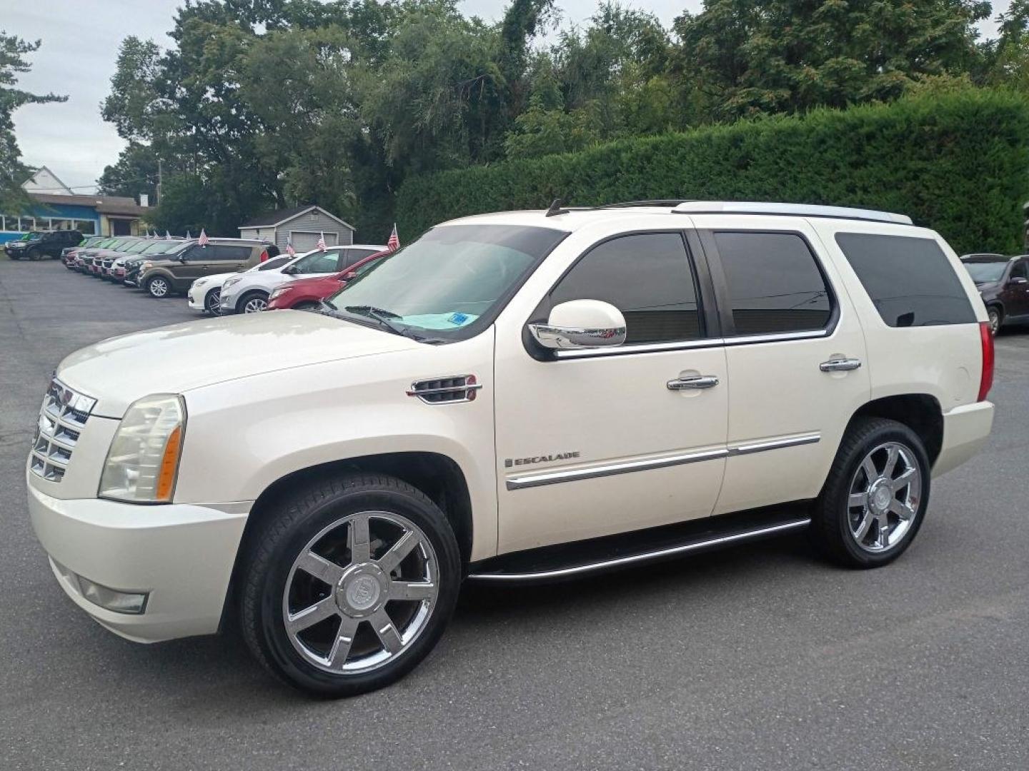 2008 WHITE CADILLAC ESCALADE LUXURY (1GYFK63838R) with an 6.2L engine, Automatic transmission, located at 2514 Williamson Rd NE, Roanoke, VA, 24012, (540) 265-7770, 37.294636, -79.936249 - NO CREDIT CHECK FINANCING WITH ONLY $3000 DOWN PAYMENT!!!! Check out our website www.needausedvehicle.com for our No Credit Check/ In House Financing options!! No Credit Check Available!!! In House Financing Available!!! All Clean Title Vehicles (no Salvaged or flooded vehicles ever on our lot)!- Photo#2