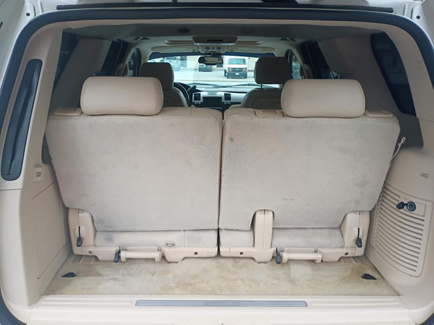 2008 WHITE CADILLAC ESCALADE LUXURY (1GYFK63838R) with an 6.2L engine, Automatic transmission, located at 2514 Williamson Rd NE, Roanoke, VA, 24012, (540) 265-7770, 37.294636, -79.936249 - NO CREDIT CHECK FINANCING WITH ONLY $3000 DOWN PAYMENT!!!! Check out our website www.needausedvehicle.com for our No Credit Check/ In House Financing options!! No Credit Check Available!!! In House Financing Available!!! All Clean Title Vehicles (no Salvaged or flooded vehicles ever on our lot)!- Photo#7
