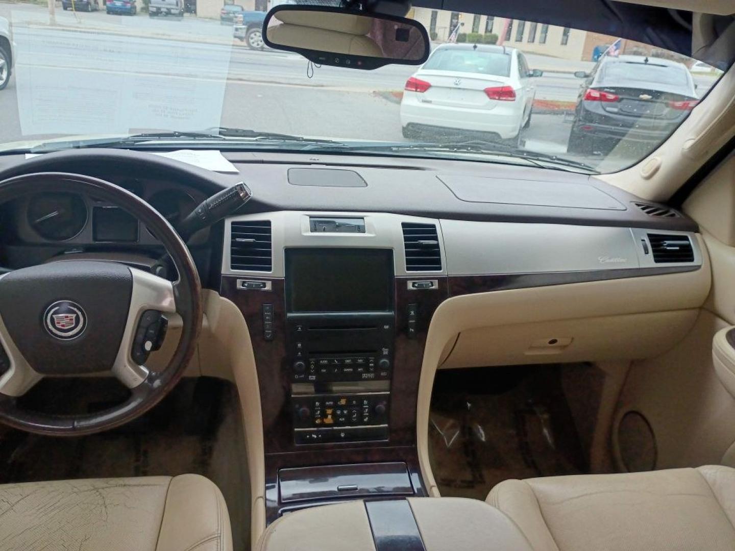 2008 WHITE CADILLAC ESCALADE LUXURY (1GYFK63838R) with an 6.2L engine, Automatic transmission, located at 2514 Williamson Rd NE, Roanoke, VA, 24012, (540) 265-7770, 37.294636, -79.936249 - NO CREDIT CHECK FINANCING WITH ONLY $3000 DOWN PAYMENT!!!! Check out our website www.needausedvehicle.com for our No Credit Check/ In House Financing options!! No Credit Check Available!!! In House Financing Available!!! All Clean Title Vehicles (no Salvaged or flooded vehicles ever on our lot)!- Photo#11