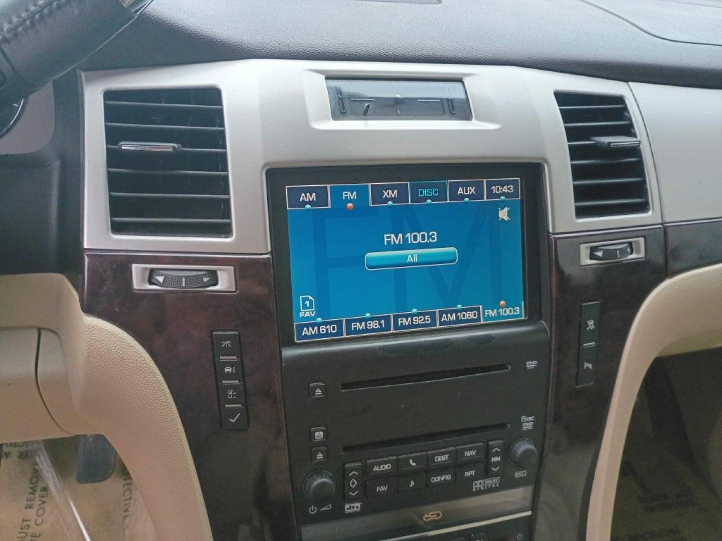 2008 WHITE CADILLAC ESCALADE LUXURY (1GYFK63838R) with an 6.2L engine, Automatic transmission, located at 2514 Williamson Rd NE, Roanoke, VA, 24012, (540) 265-7770, 37.294636, -79.936249 - NO CREDIT CHECK FINANCING WITH ONLY $3000 DOWN PAYMENT!!!! Check out our website www.needausedvehicle.com for our No Credit Check/ In House Financing options!! No Credit Check Available!!! In House Financing Available!!! All Clean Title Vehicles (no Salvaged or flooded vehicles ever on our lot)!- Photo#13