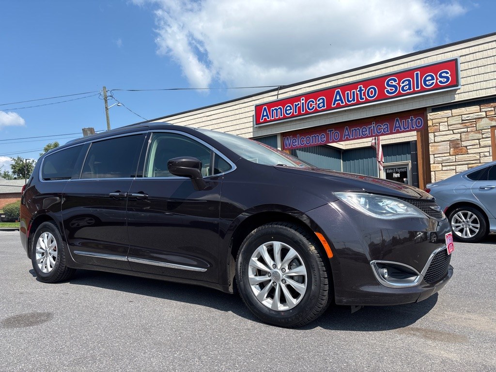 photo of 2019 CHRYSLER PACIFICA TOURING L