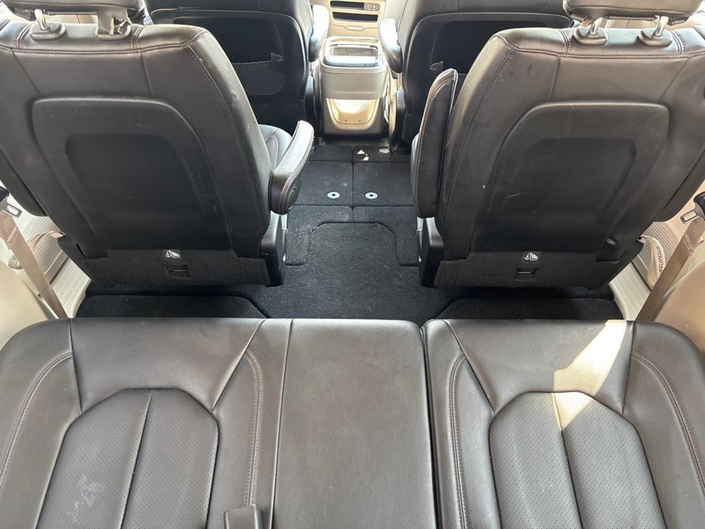 2019 BLACK CHRYSLER PACIFICA TOURING L (2C4RC1BG8KR) with an 3.6L engine, Automatic transmission, located at 2514 Williamson Rd NE, Roanoke, VA, 24012, (540) 265-7770, 37.294636, -79.936249 - NO CREDIT CHECK FINANCING WITH ONLY $2800 DOWN PAYMENT!!!! Check out our website www.needausedvehicle.com for our No Credit Check/ In House Financing options!! No Credit Check Available!!! In House Financing Available!!! All Clean Title Vehicles (no Salvaged or flooded vehicles ever on our lot)!- Photo#3