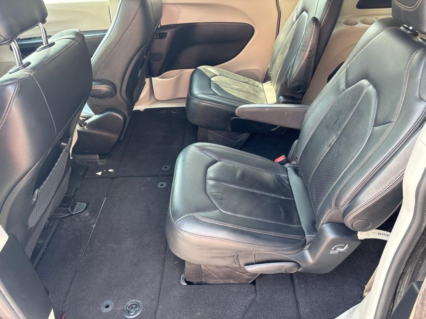 2019 BLACK CHRYSLER PACIFICA TOURING L (2C4RC1BG8KR) with an 3.6L engine, Automatic transmission, located at 2514 Williamson Rd NE, Roanoke, VA, 24012, (540) 265-7770, 37.294636, -79.936249 - NO CREDIT CHECK FINANCING WITH ONLY $2800 DOWN PAYMENT!!!! Check out our website www.needausedvehicle.com for our No Credit Check/ In House Financing options!! No Credit Check Available!!! In House Financing Available!!! All Clean Title Vehicles (no Salvaged or flooded vehicles ever on our lot)!- Photo#4