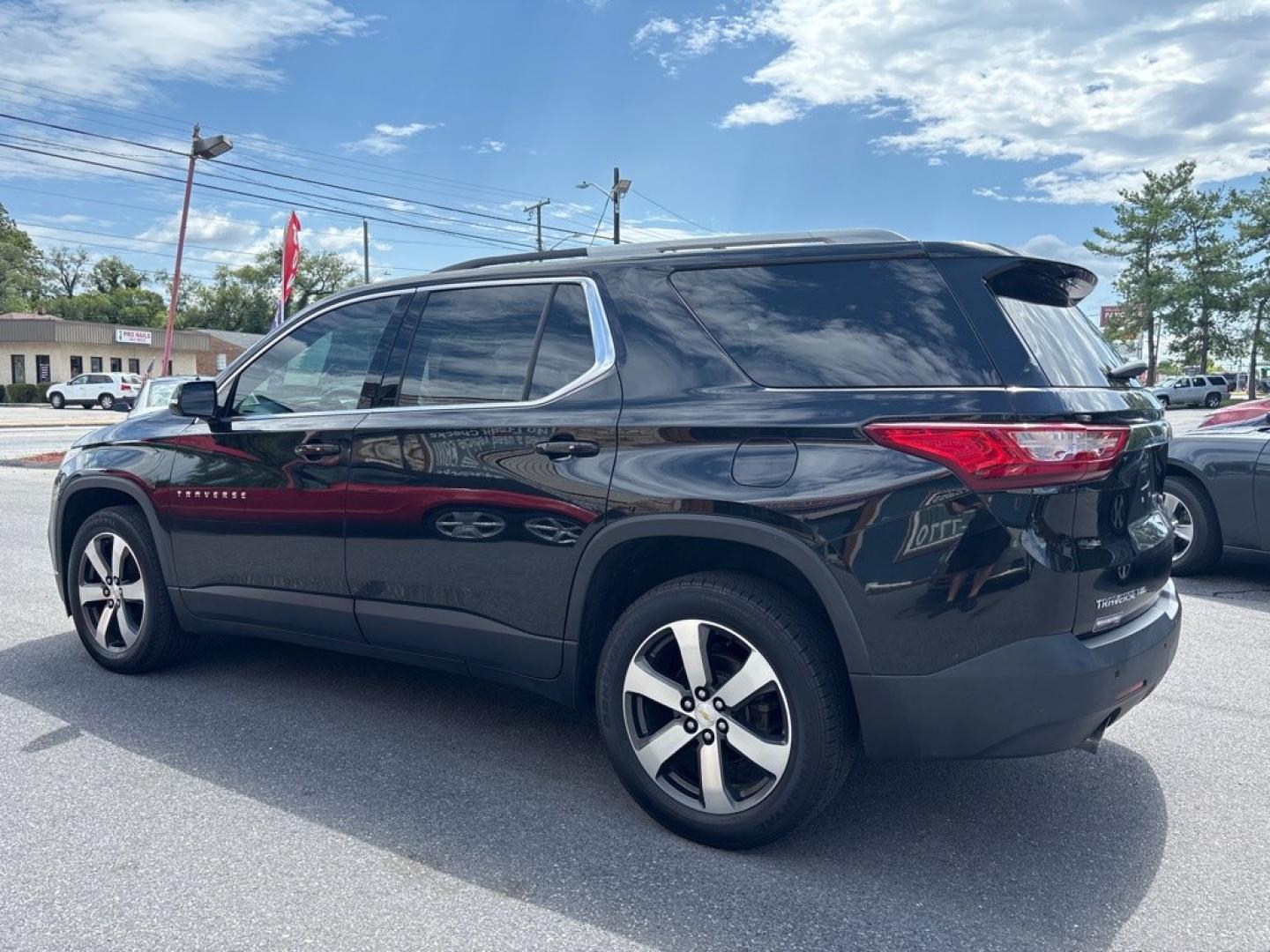 2018 BLACK CHEVROLET TRAVERSE LT (1GNEVHKW0JJ) with an 3.6L engine, Automatic transmission, located at 2514 Williamson Rd NE, Roanoke, VA, 24012, (540) 265-7770, 37.294636, -79.936249 - NO CREDIT CHECK FINANCING WITH ONLY $4500 DOWN PAYMENT!!!! Check out our website www.needausedvehicle.com for our No Credit Check/ In House Financing options!! No Credit Check Available!!! In House Financing Available!!! All Clean Title Vehicles (no Salvaged or flooded vehicles ever on our lot)!- Photo#1