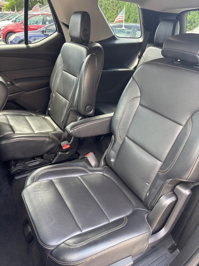 2018 BLACK CHEVROLET TRAVERSE LT (1GNEVHKW0JJ) with an 3.6L engine, Automatic transmission, located at 2514 Williamson Rd NE, Roanoke, VA, 24012, (540) 265-7770, 37.294636, -79.936249 - NO CREDIT CHECK FINANCING WITH ONLY $4500 DOWN PAYMENT!!!! Check out our website www.needausedvehicle.com for our No Credit Check/ In House Financing options!! No Credit Check Available!!! In House Financing Available!!! All Clean Title Vehicles (no Salvaged or flooded vehicles ever on our lot)!- Photo#4