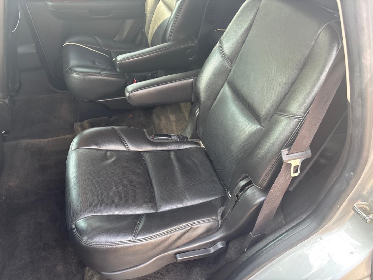 2012 SILVER CHEVROLET TAHOE 1500 LTZ (1GNSKCE02CR) with an 5.3L engine, Automatic transmission, located at 2514 Williamson Rd NE, Roanoke, VA, 24012, (540) 265-7770, 37.294636, -79.936249 - NO CREDIT CHECK FINANCING WITH ONLY $3600 DOWN PAYMENT!!!! Check out our website www.needausedvehicle.com for our No Credit Check/ In House Financing options!! No Credit Check Available!!! In House Financing Available!!! All Clean Title Vehicles (no Salvaged or flooded vehicles ever on our lot)!- Photo#4