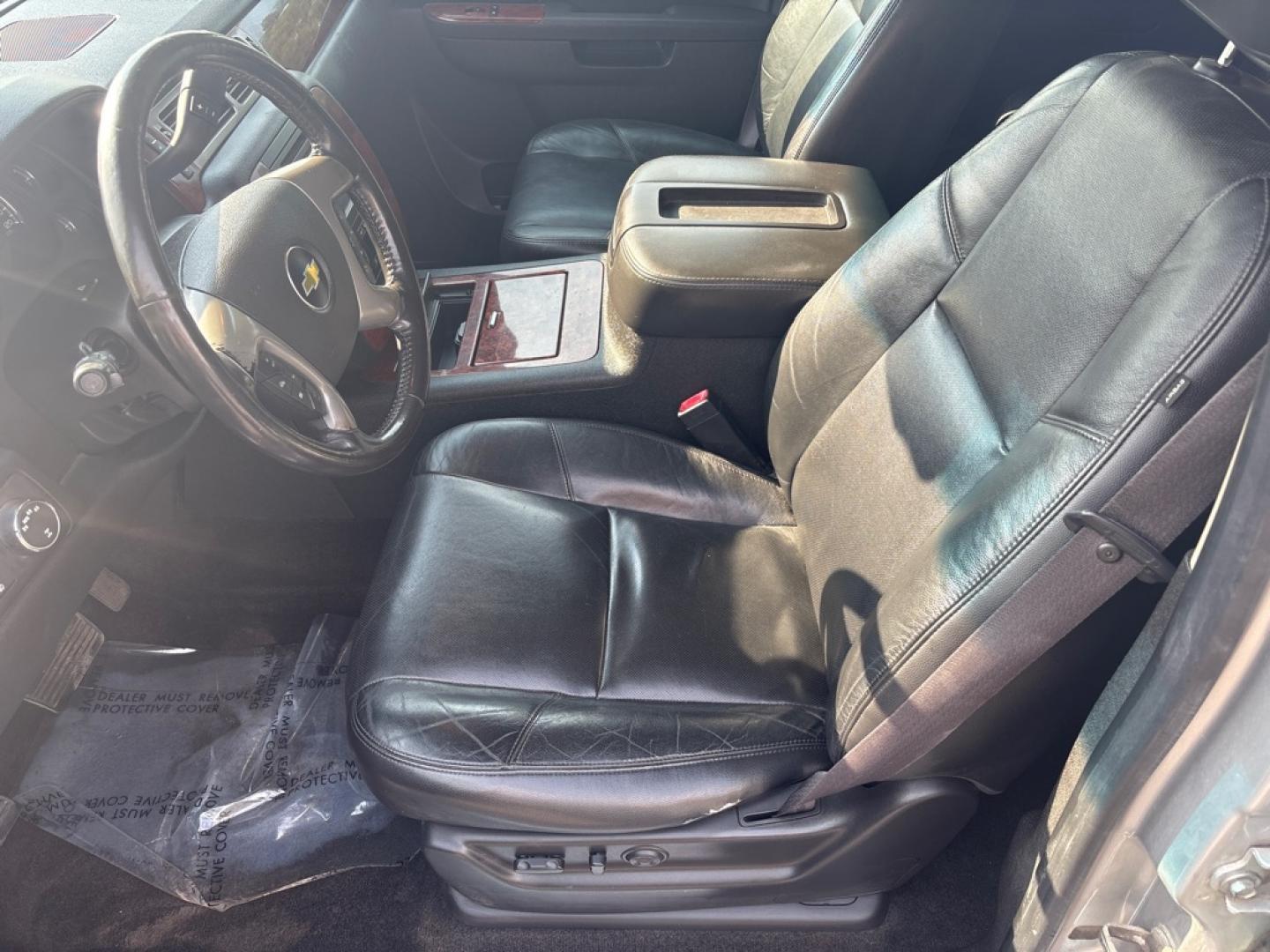 2012 SILVER CHEVROLET TAHOE 1500 LTZ (1GNSKCE02CR) with an 5.3L engine, Automatic transmission, located at 2514 Williamson Rd NE, Roanoke, VA, 24012, (540) 265-7770, 37.294636, -79.936249 - NO CREDIT CHECK FINANCING WITH ONLY $3600 DOWN PAYMENT!!!! Check out our website www.needausedvehicle.com for our No Credit Check/ In House Financing options!! No Credit Check Available!!! In House Financing Available!!! All Clean Title Vehicles (no Salvaged or flooded vehicles ever on our lot)!- Photo#6