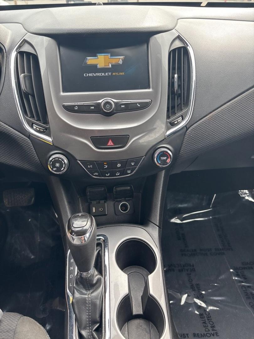 2016 GRAY CHEVROLET CRUZE LT (1G1BE5SM5G7) with an 1.4L engine, Automatic transmission, located at 2514 Williamson Rd NE, Roanoke, VA, 24012, (540) 265-7770, 37.294636, -79.936249 - NO CREDIT CHECK FINANCING WITH ONLY $1800 DOWN PAYMENT!!!! Check out our website www.needausedvehicle.com for our No Credit Check/ In House Financing options!! No Credit Check Available!!! In House Financing Available!!! All Clean Title Vehicles (no Salvaged or flooded vehicles ever on our lot)!- Photo#5