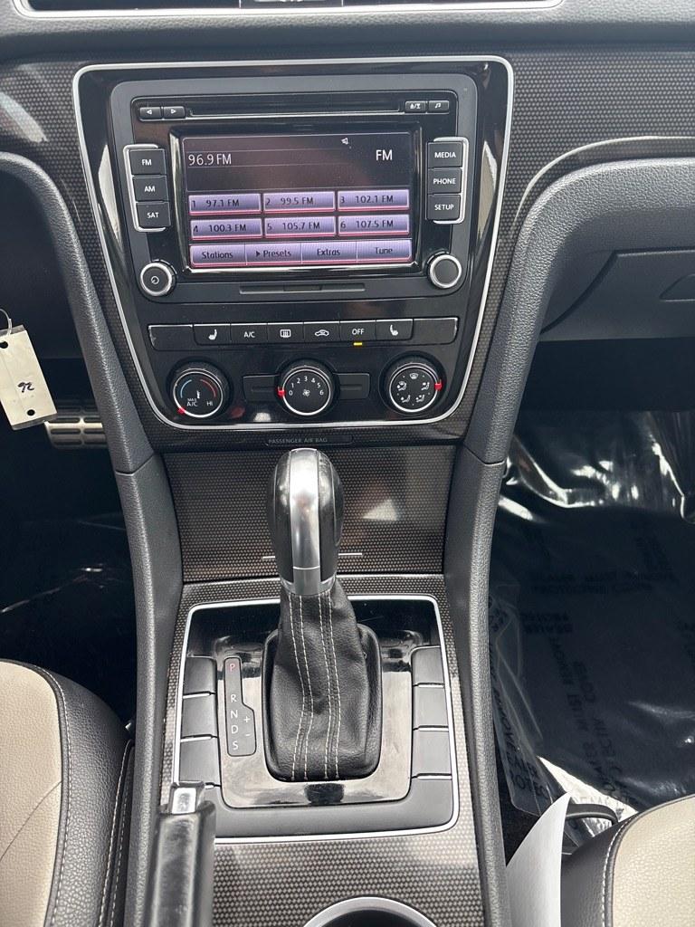 2014 WHITE VOLKSWAGEN PASSAT SE (1VWBT7A30EC) with an 1.8L engine, 5-Speed Manual transmission, located at 2514 Williamson Rd NE, Roanoke, VA, 24012, (540) 265-7770, 37.294636, -79.936249 - NO CREDIT CHECK FINANCING WITH ONLY $2400 DOWN PAYMENT!!!! Check out our website www.needausedvehicle.com for our No Credit Check/ In House Financing options!! No Credit Check Available!!! In House Financing Available!!! All Clean Title Vehicles (no Salvaged or flooded vehicles ever on our lot)!- Photo#5