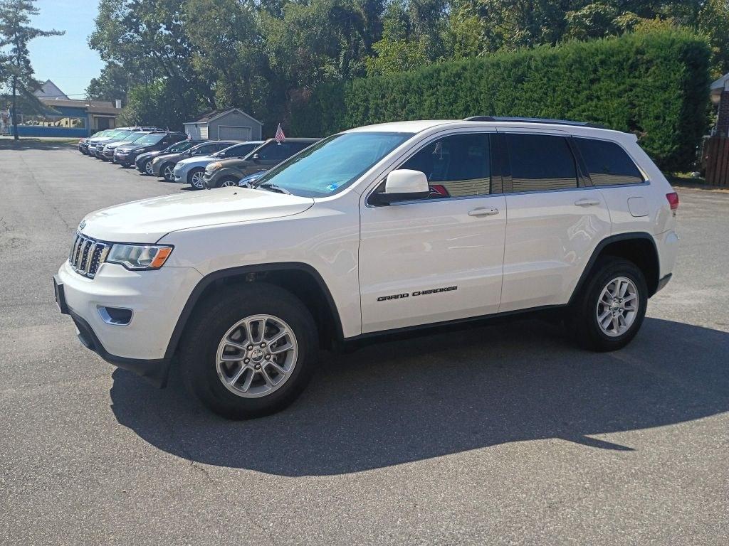 2018 WHITE JEEP GRAND CHEROKEE LAREDO (1C4RJFAG2JC) with an 3.6L engine, Automatic transmission, located at 2514 Williamson Rd NE, Roanoke, VA, 24012, (540) 265-7770, 37.294636, -79.936249 - NO CREDIT CHECK FINANCING WITH ONLY $3700 DOWN PAYMENT!!!! Check out our website www.needausedvehicle.com for our No Credit Check/ In House Financing options!! No Credit Check Available!!! In House Financing Available!!! All Clean Title Vehicles (no Salvaged or flooded vehicles ever on our lot)!- Photo#4