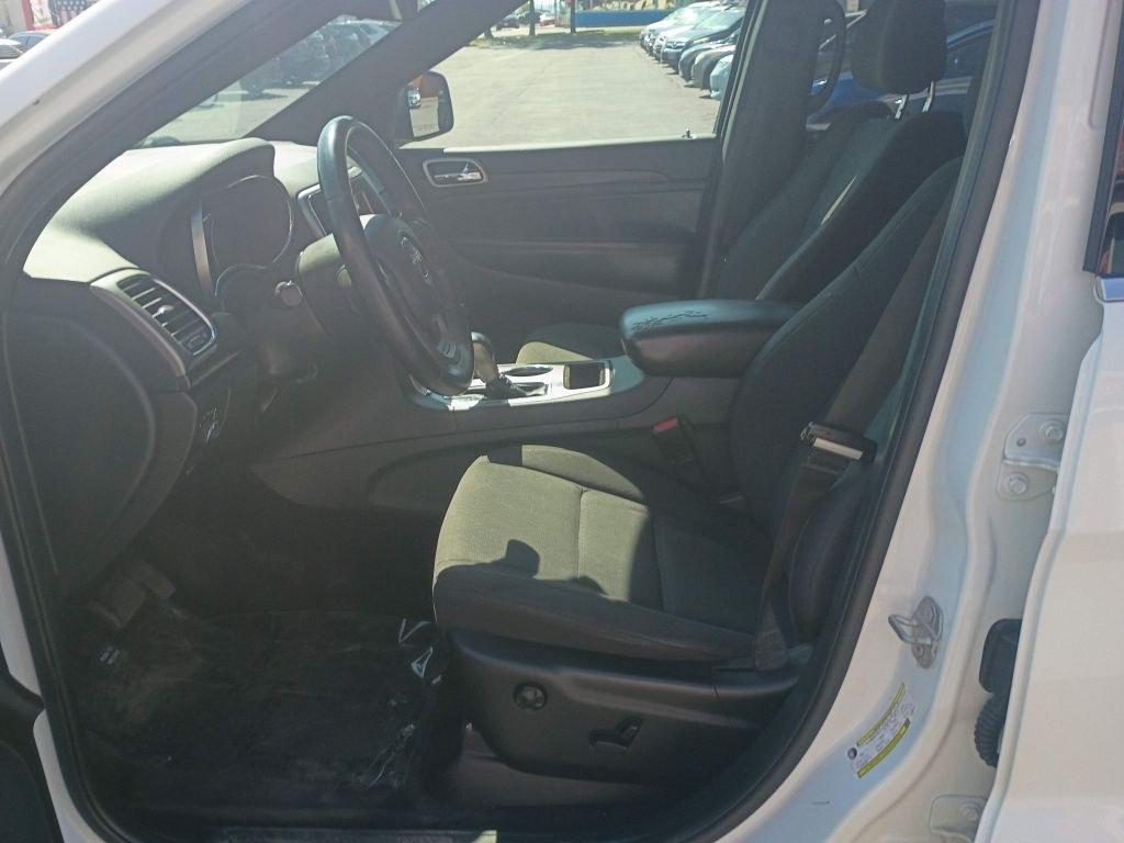 2018 WHITE JEEP GRAND CHEROKEE LAREDO (1C4RJFAG2JC) with an 3.6L engine, Automatic transmission, located at 2514 Williamson Rd NE, Roanoke, VA, 24012, (540) 265-7770, 37.294636, -79.936249 - NO CREDIT CHECK FINANCING WITH ONLY $3700 DOWN PAYMENT!!!! Check out our website www.needausedvehicle.com for our No Credit Check/ In House Financing options!! No Credit Check Available!!! In House Financing Available!!! All Clean Title Vehicles (no Salvaged or flooded vehicles ever on our lot)!- Photo#8